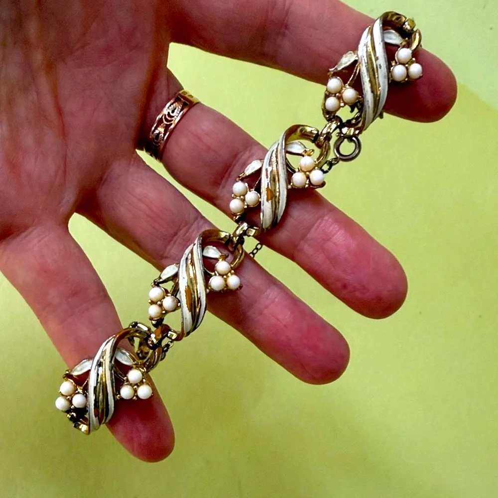 Elegant Vintage 50’s Gold and White Coro Bracelet